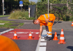 Mehr über den Artikel erfahren Neue Markierungen für sichere Fahrradwege in Wesseling! 